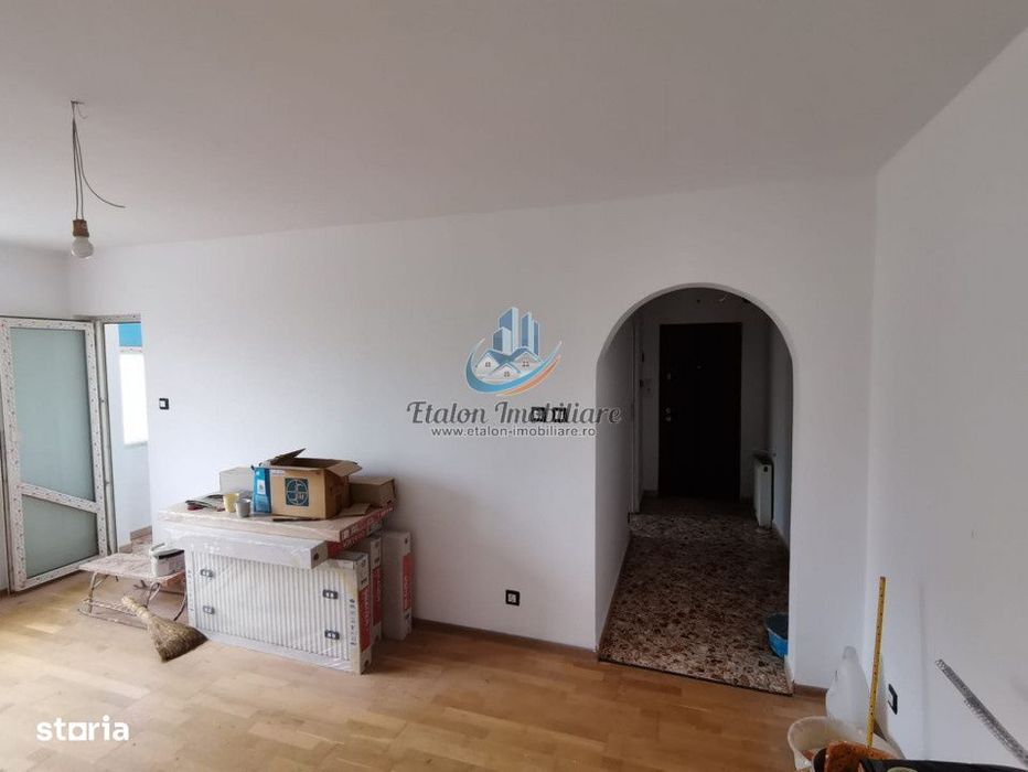 Ap. 3 camere semidecomandat, etaj 2, Piata Darmanesti