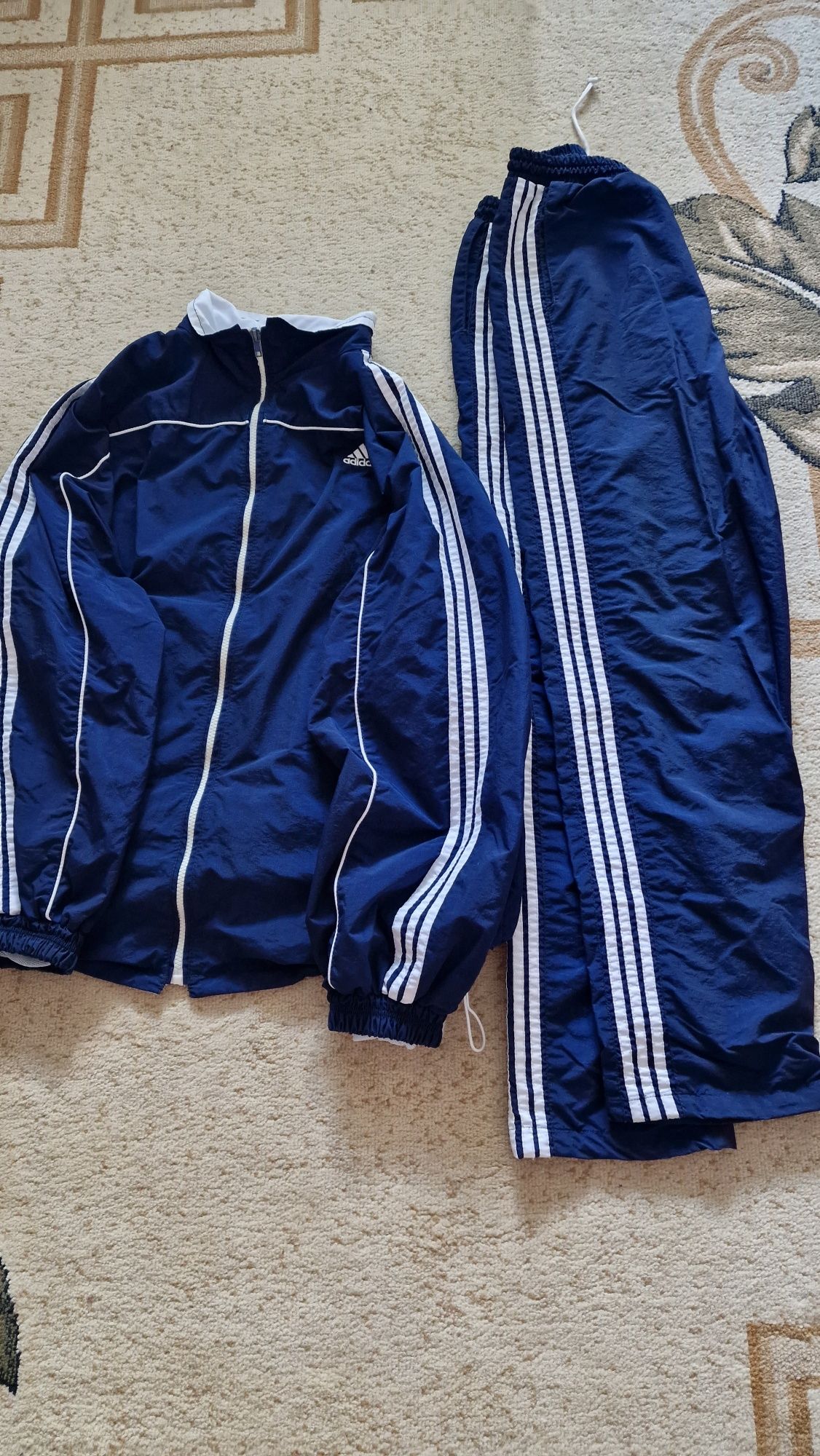 Trening Adidas din făș.