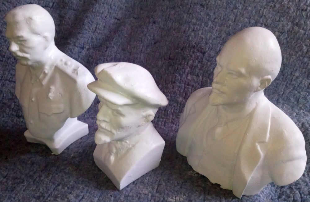 Гипсови скулптури на Ленин и Сталин до гърдите. СССР. възстановени