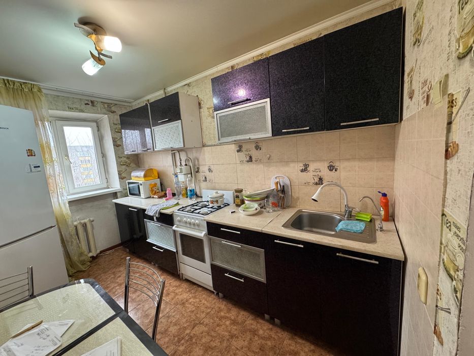 Срочно  продалим гарнитур