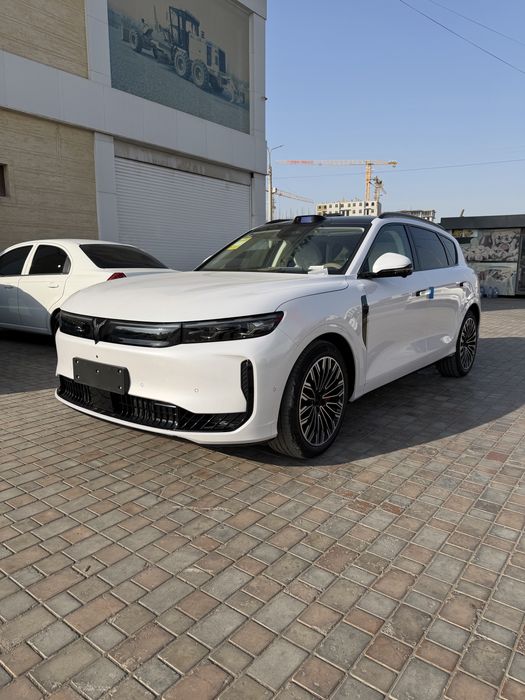 Voyah Free Plus Restayling 2026 Qora Oq ranglarda garantiya bor Tayyor