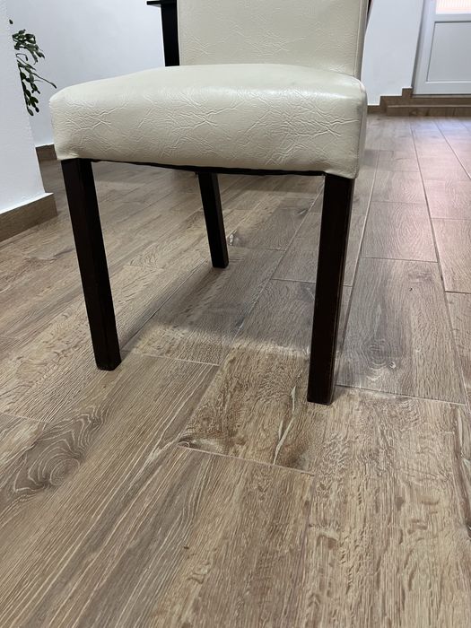 Vand scaune de piele