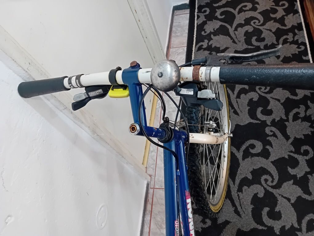 Vând bicicleta adulți roti pe 26