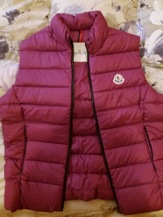 Блузка Guess и тениска Love Moschino Eлек Moncler