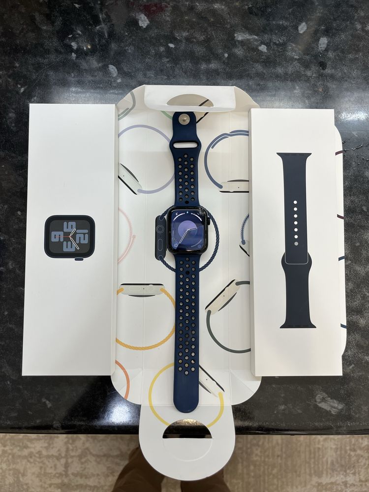 Продам Apple Watch Se2