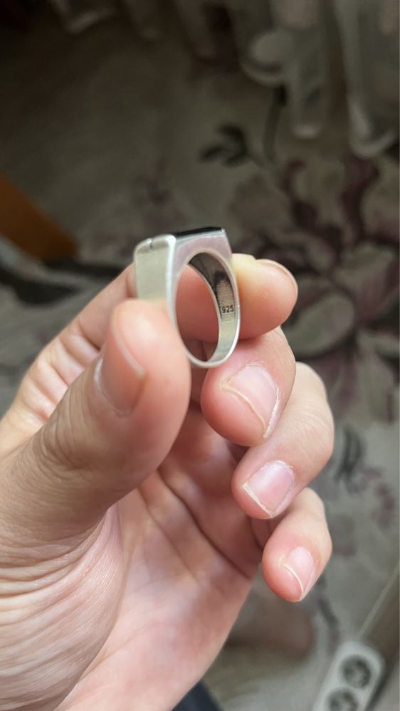 Продам кольцо чистое серебро