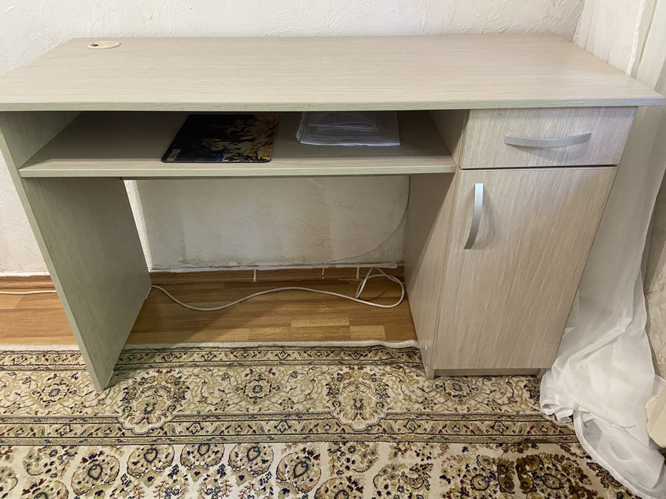 Продам стол для школьника