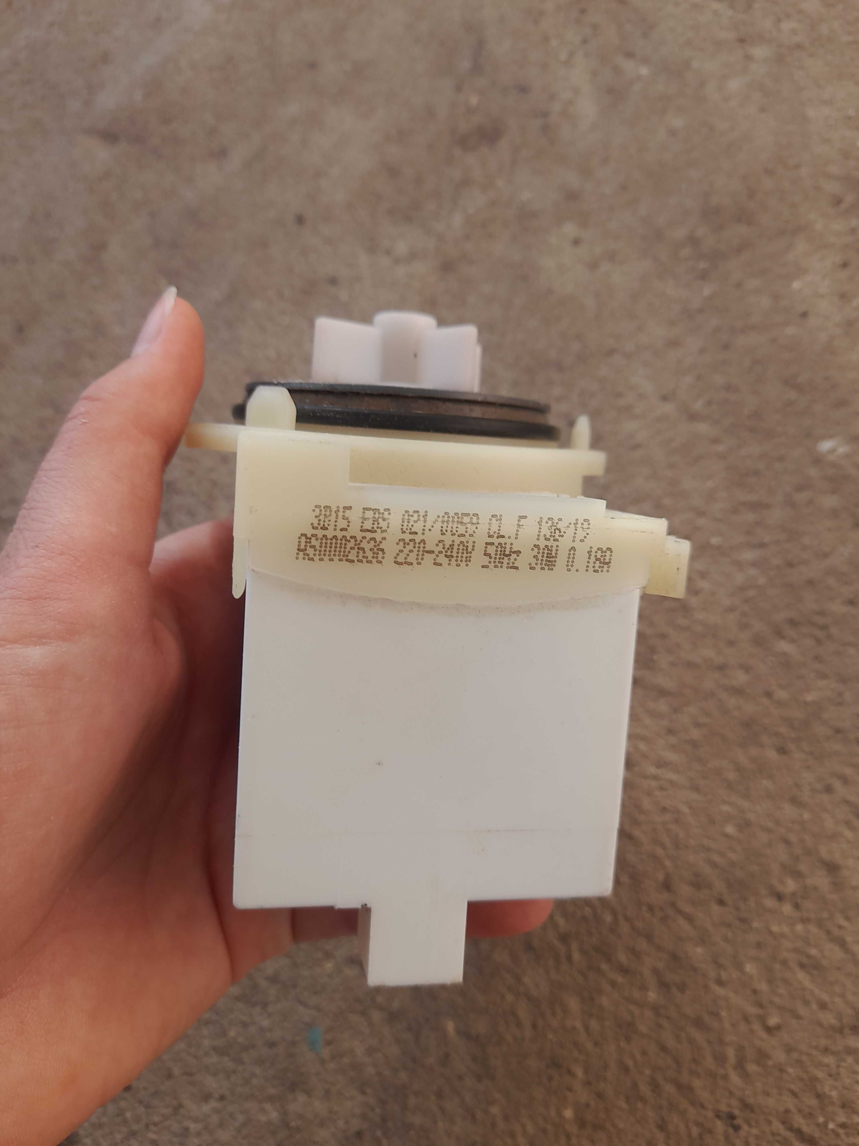 Смукателна помпа за перална машина Siemens WP13T592/01