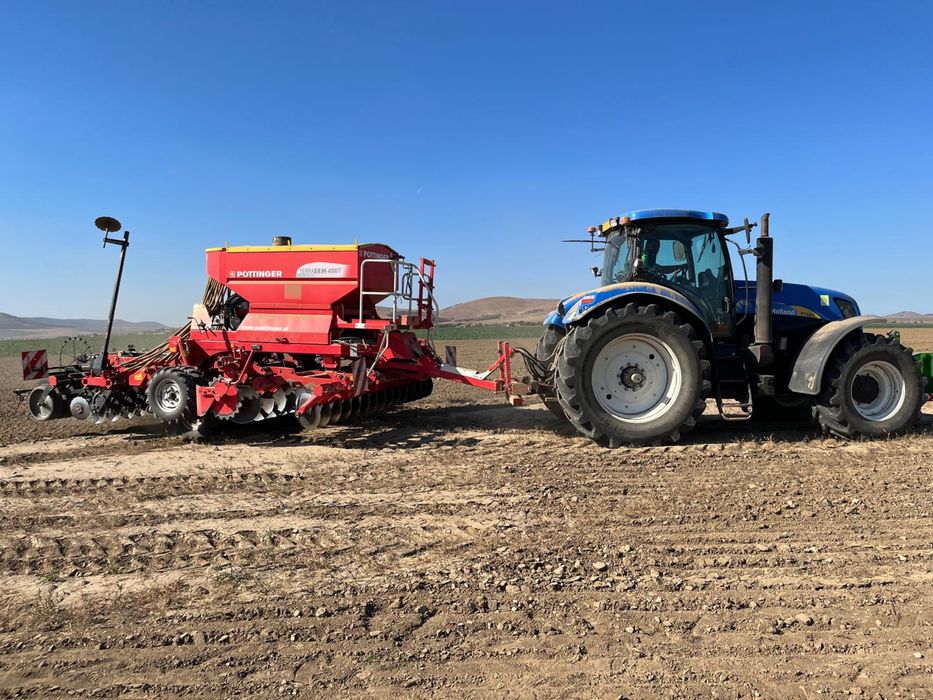 Vand semanatoare si tractor