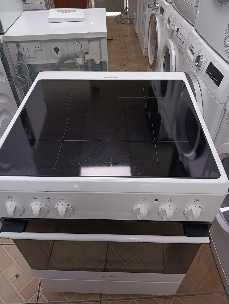 Свободно стояща печка с керамичен плот Gorenje 2 години гаранция!