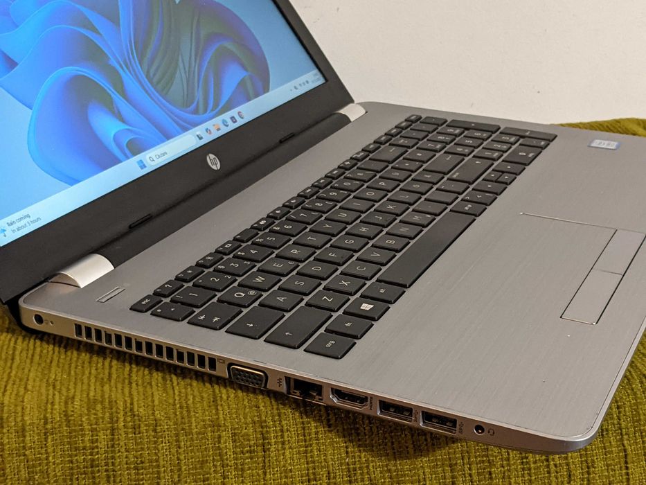 Laptop HP 250 G6, Intel Core i5-7200U, 8 gb ram ddr4 , ssd 256 gb