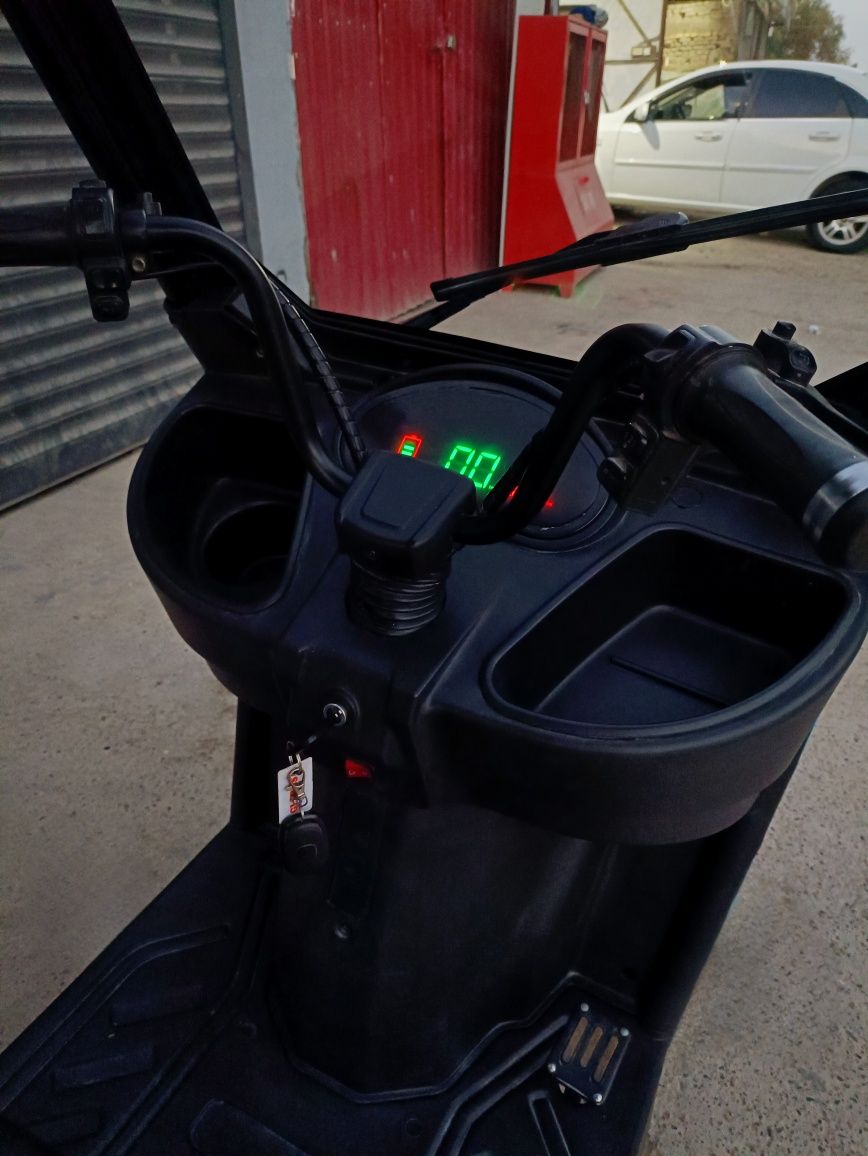 Трехколесный скутер / ElektroMoto