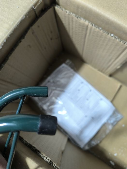 Изкуствена коледна елха Homcom 180 см , тънка форма, изкуствен сняг