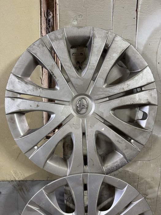 Продам два колпака , на Короллу.