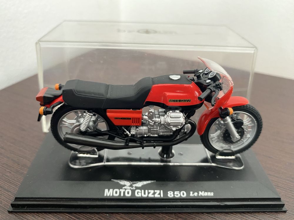 Vand macheta de colectie motocicleta GUZZI .