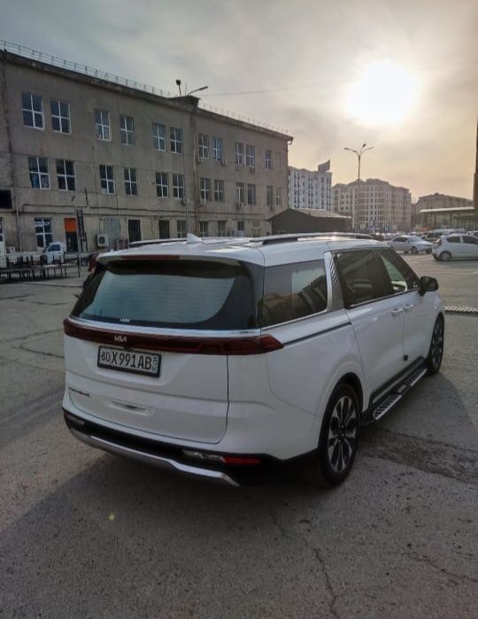 Kia carnival sotiladi