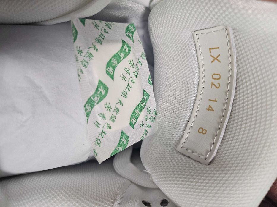 LV arch light sneaker