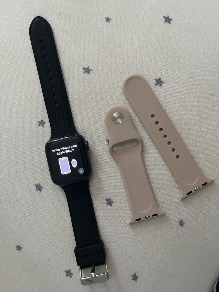 Apple Watch / 2 wristbands