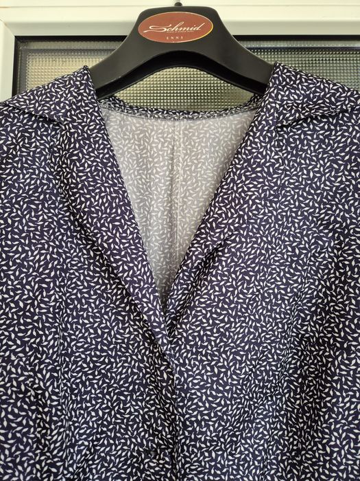 Rochie eleganta cu năsturei îmbrăcați