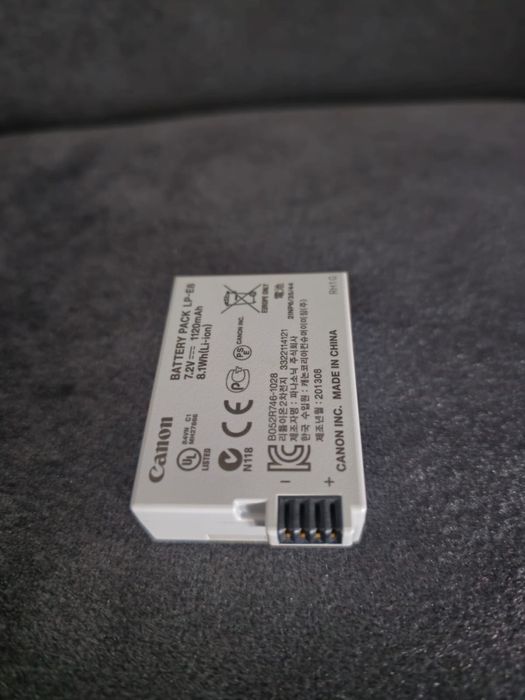 Canon EOS 600D + obiectiv canon zoom lens 18-135 mm image stabilizer