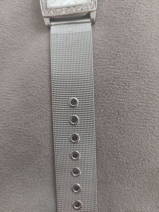 Дамски кварцов часовник.