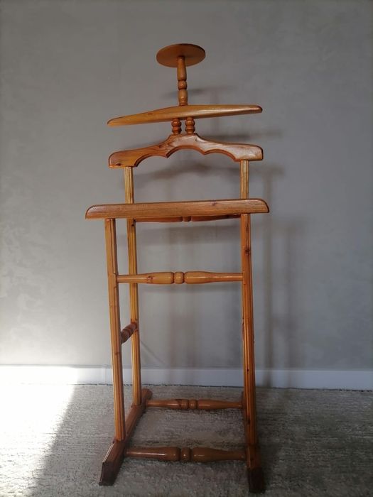 Наполная вешалка