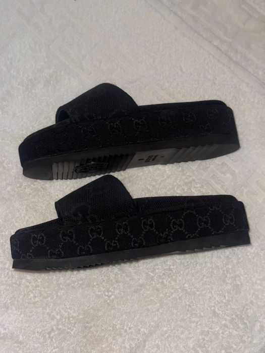 Slapi cu platforma Gucci