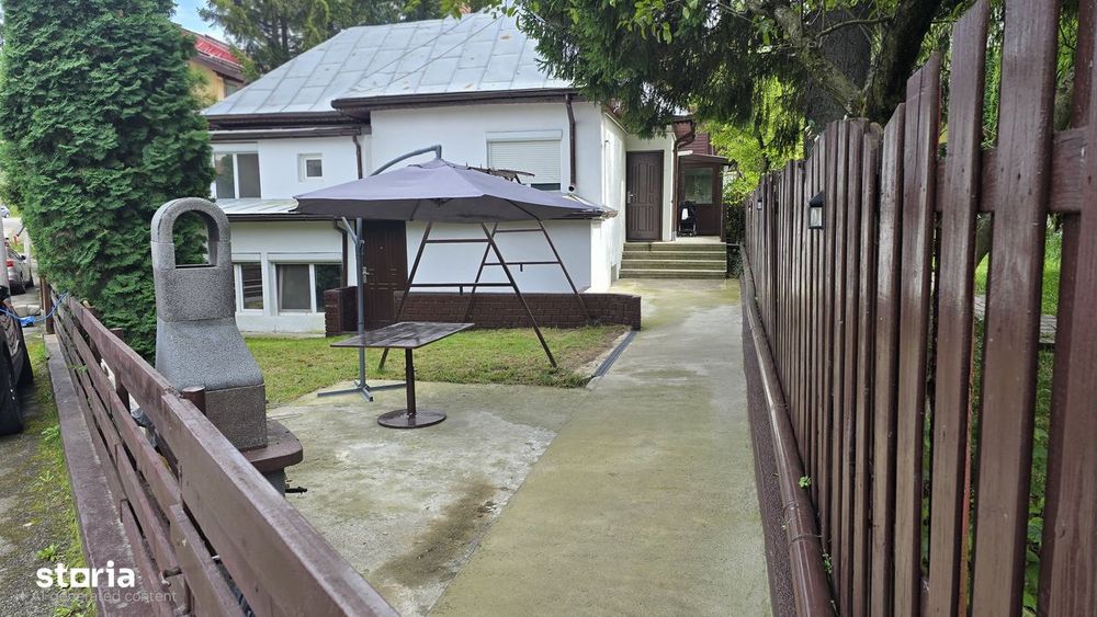 Pensiune cu 2 apartamente independente (8 camere) in Poiana Tapului