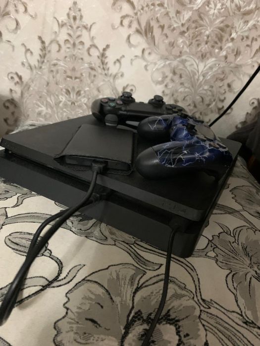 PlayStation 4 продам срочно
