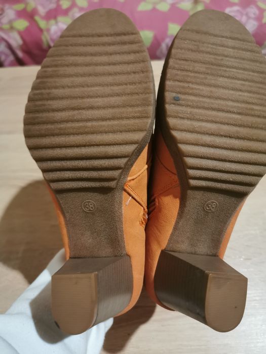 Дамски боти в цвят горчица