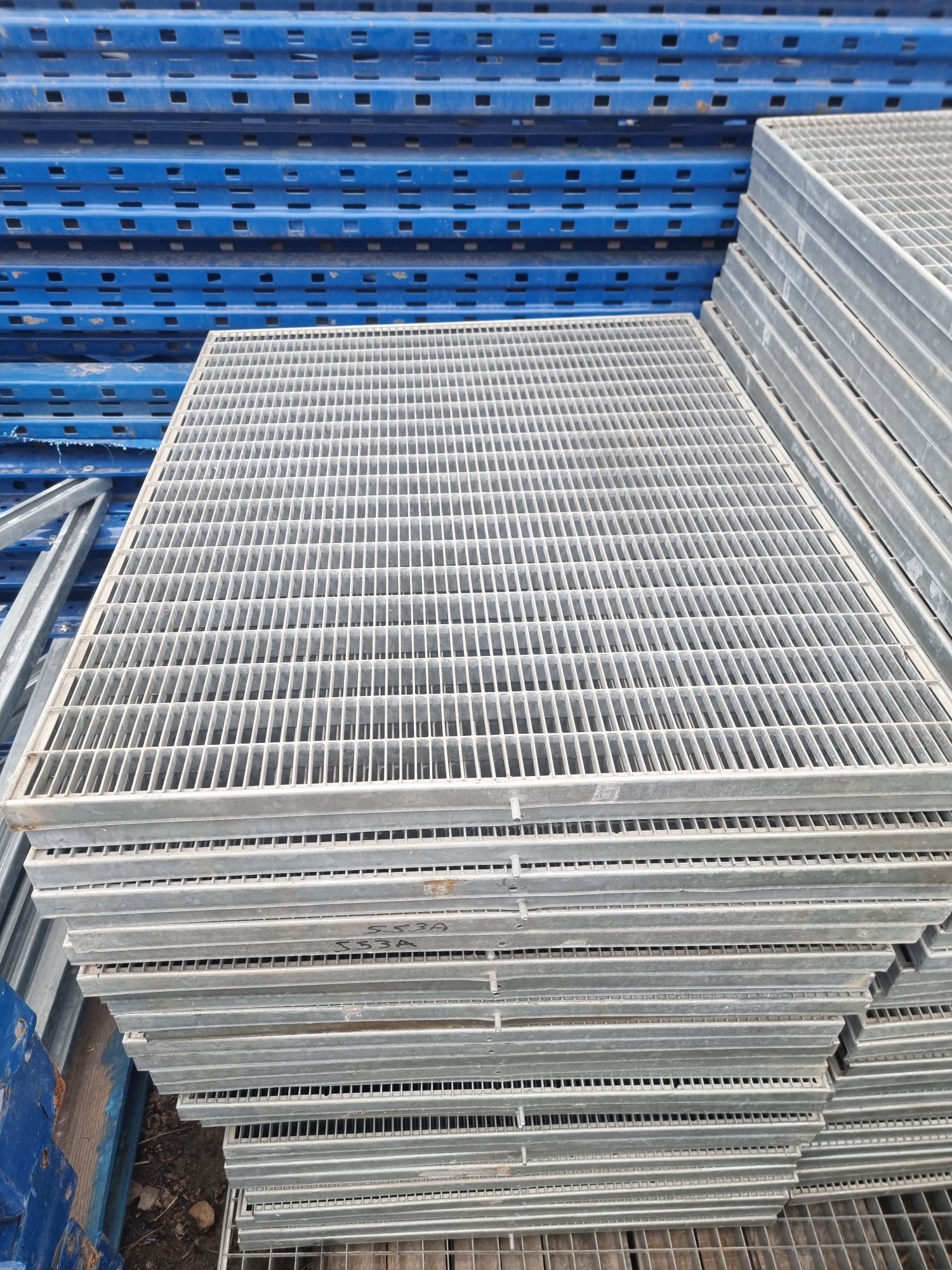Vindem grătare zincate galvanizate la ori ce dimensiuni se debitează ș