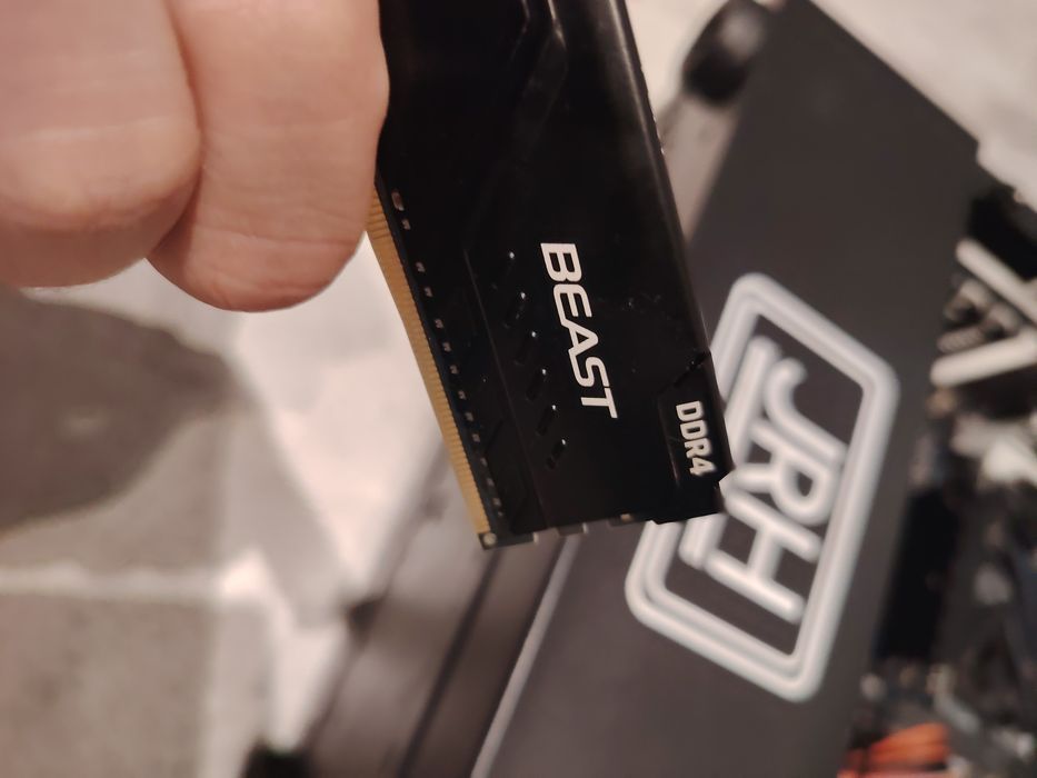 Unitate PC Gaming Intel I7 Gen8 16GB Rami