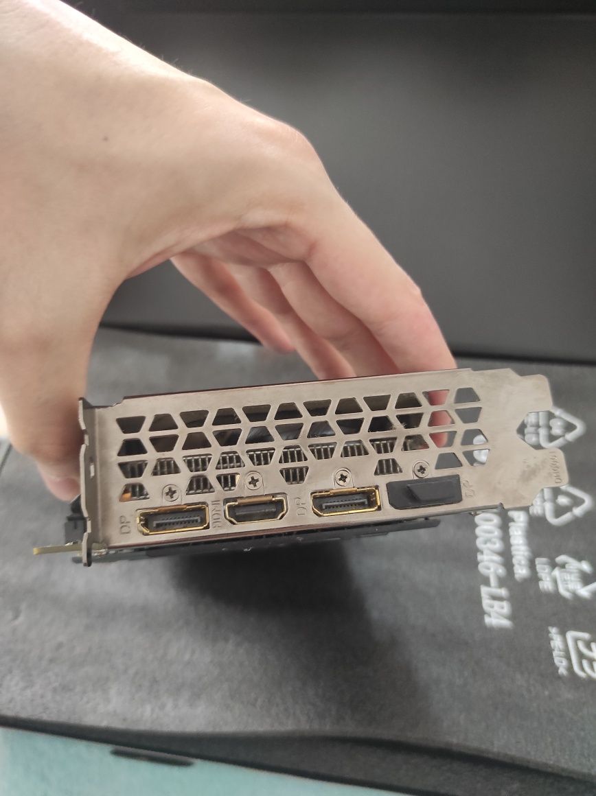 Продам видеокарту Gigabyte 1660 Super
