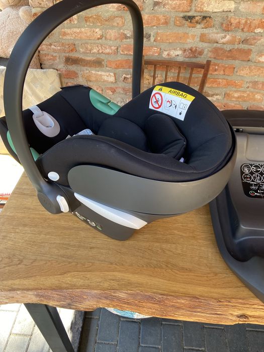 Scoica cybex Aton B2 i size cu baza volcano black inclusa