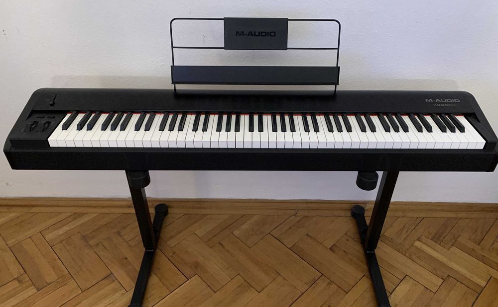 M-AUDIO Hammer 88 - Claviatura MIDI + Stand K&M 18810 Omega