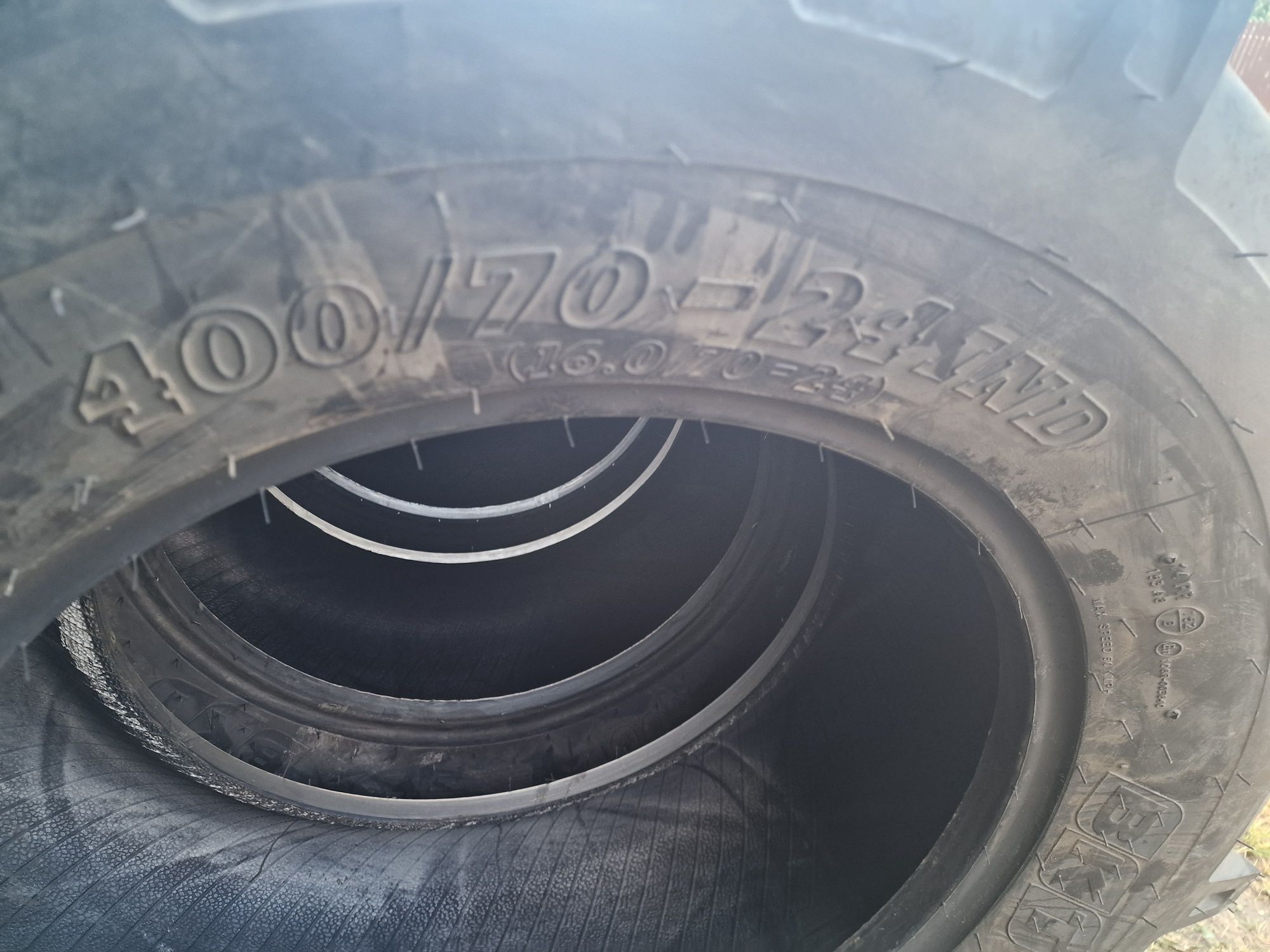 Anvelope noi pe încărcător 16.0/70R24 sau 400/70R24