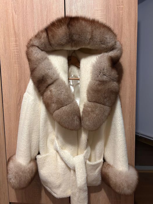 Haina de blana cu gluga