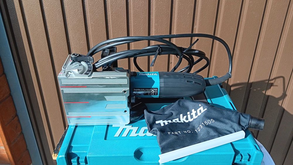 MAKITA PJ7000J Masina de frezat nuturi 700 W, Absolut NOU