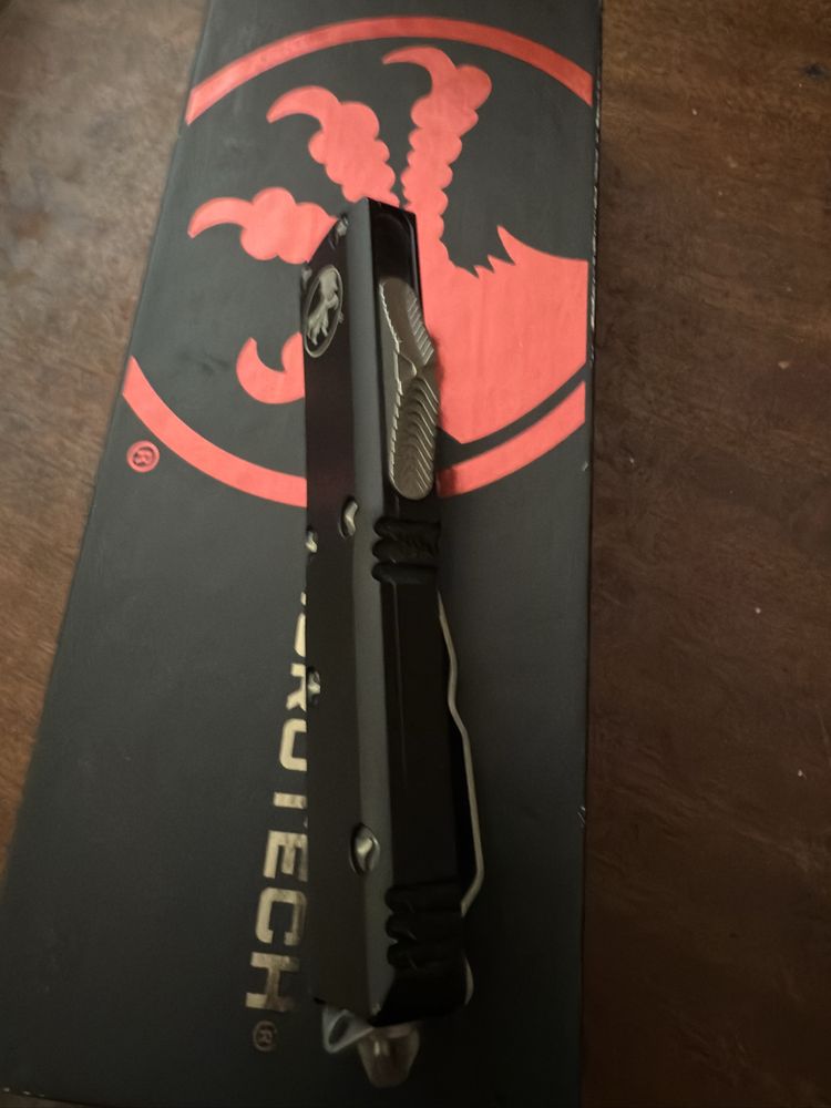 Автоматичен нож Microtech .Страхотен