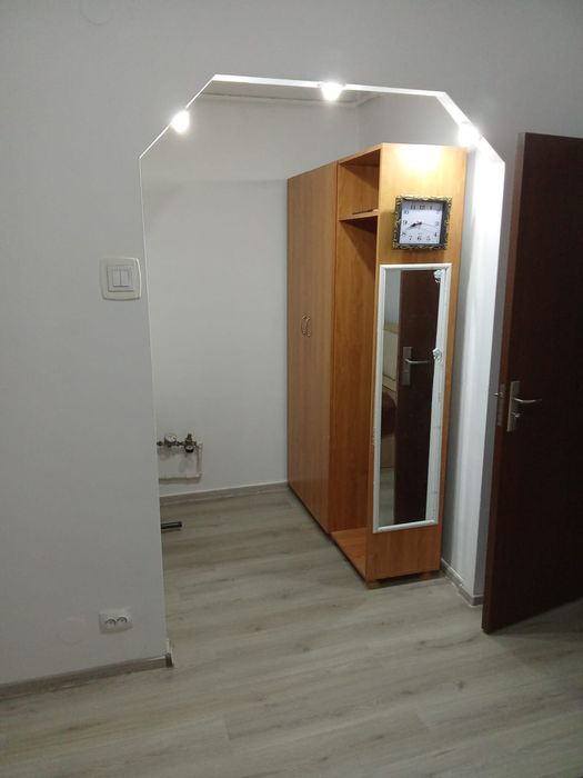 Închiriez garsoniera