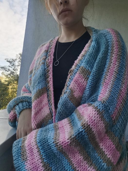 cardigan chunky oversize tricotat manual cu lana in compozitie culori