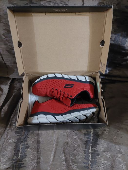 Adidași roșii Skechers