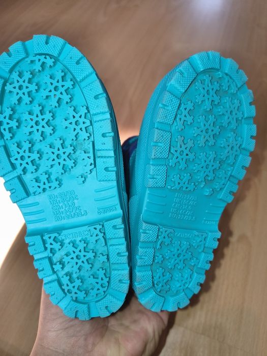 Cizme de zăpadă Wedze,mărimea 22/23 .Preț 40 lei