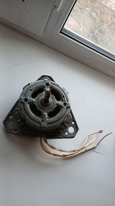 Продам на полу автомат машинку