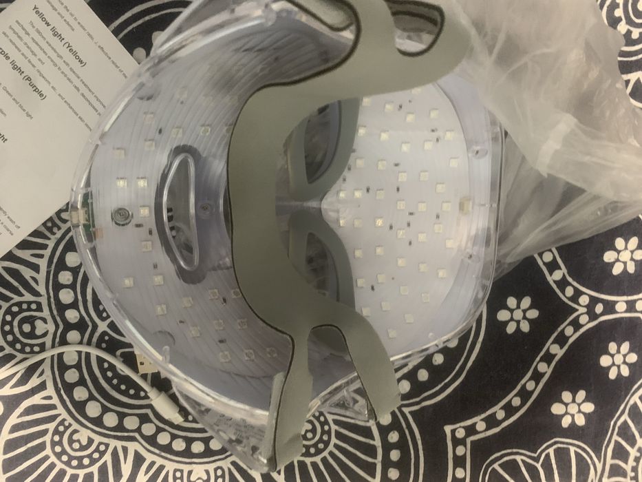 Светодиодна маска за лице