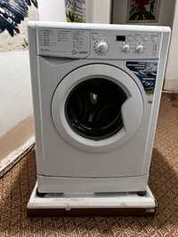 Продается стиральная машина (б/у) ИНДЕЗИТ в хорошем состоянии.