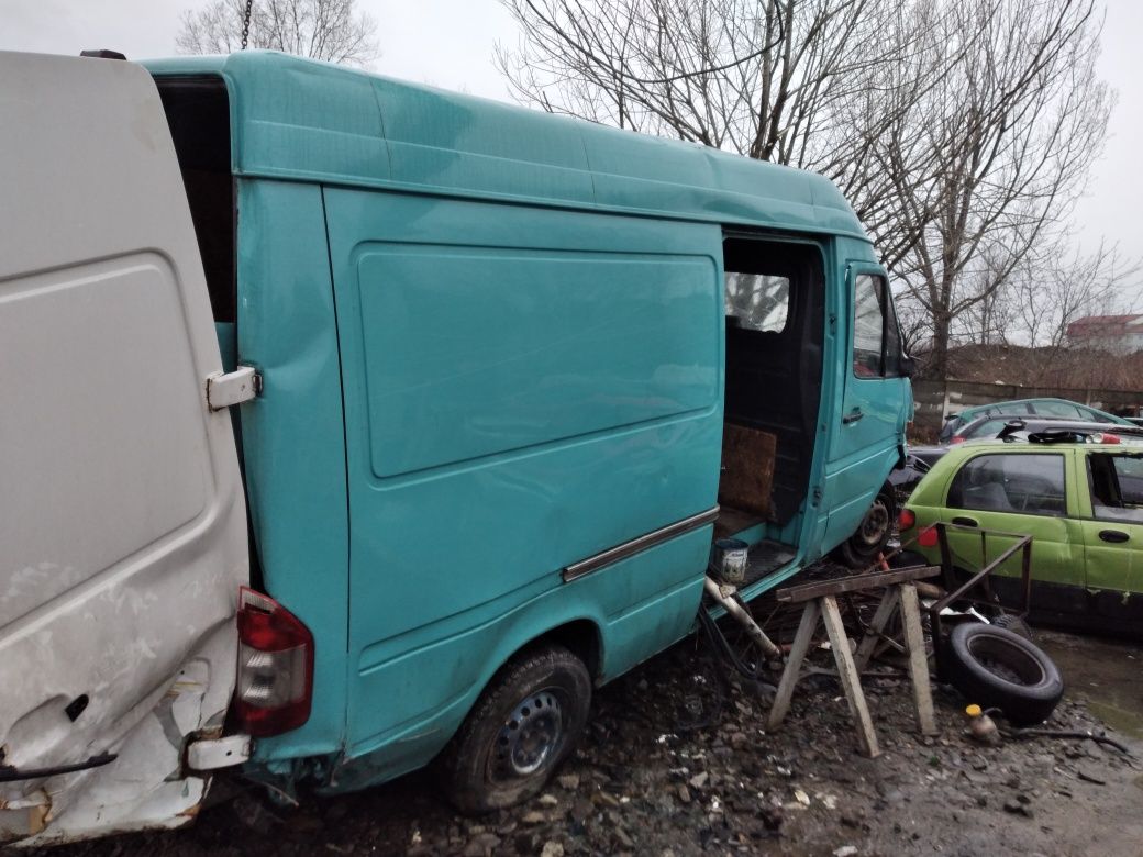 Dezmembrez mercedes sprinter 316 2.2