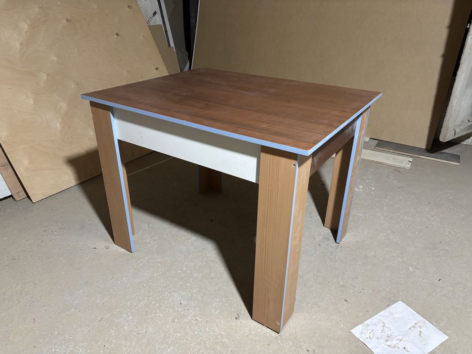 Кухонный стол на 4 человека