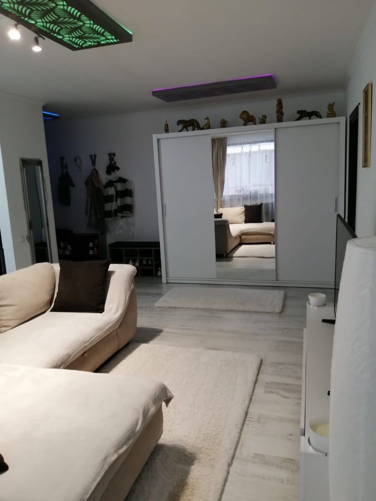 Persoana fizica,vand apartament in Floresti