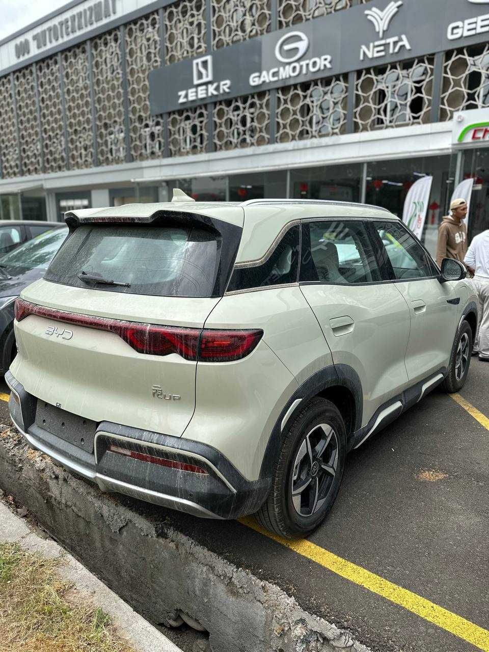 China Car avtosalonida Byd Yuan Up 2024 nalichida